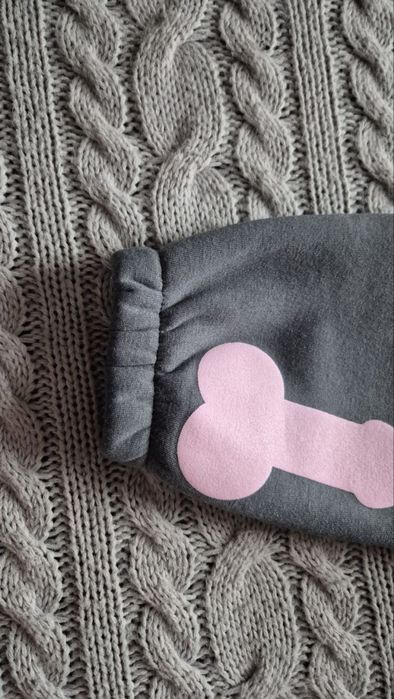 Сіра кофта з рожевими вставками