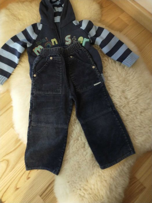 Sweter (bluza z kapturem) i spodnie rozmiar 86-92.