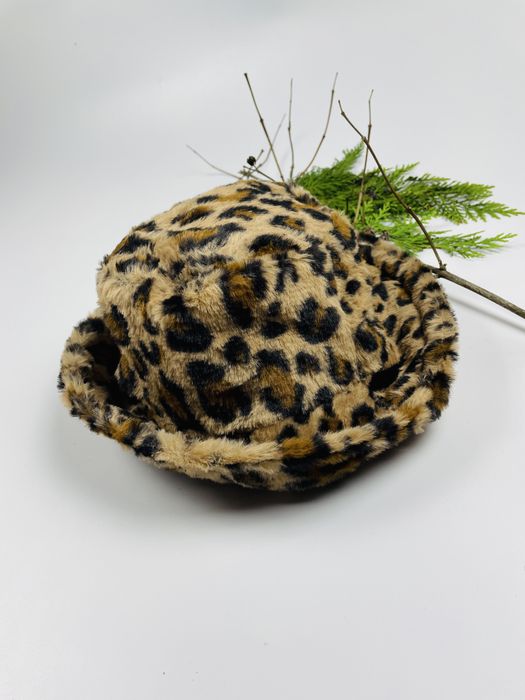 Zestaw 600 sztuk ubrań na odsprzedaż