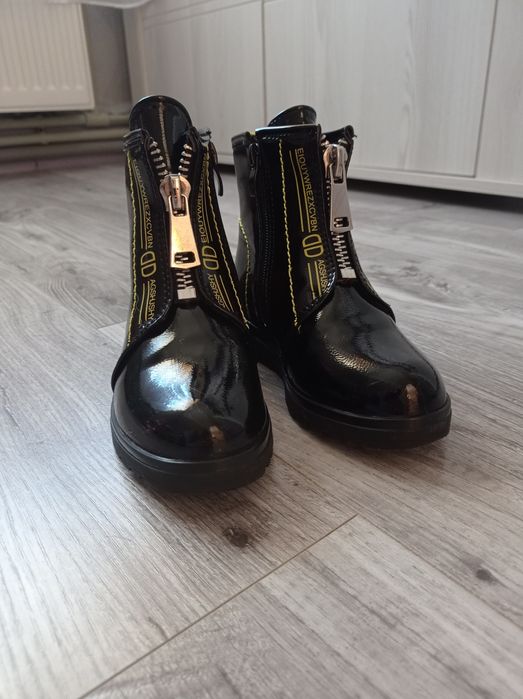 Нові Черевички лакові 27 розмір