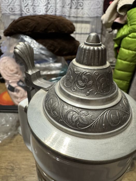 класичний німецький пивний кухоль (Bierkrug або Beer Stein)