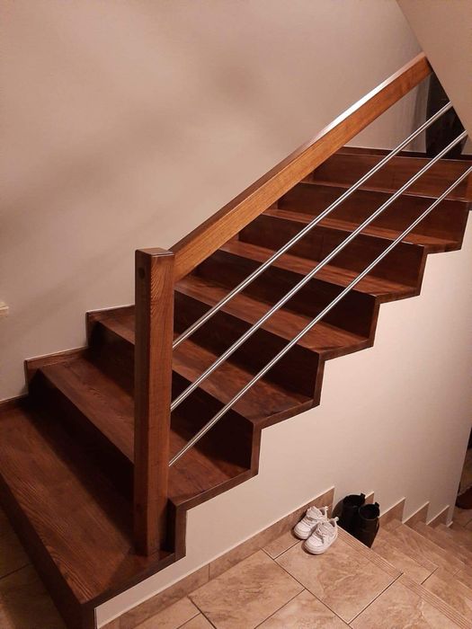 Schody Drewniane wraz z balustradami