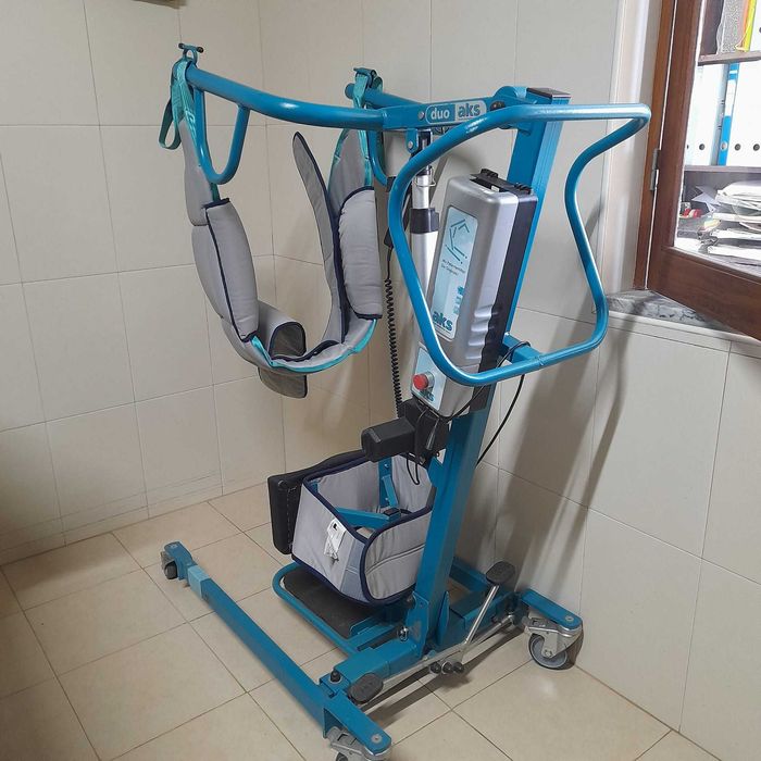 Elevador elétrico a bateria, de transferência para pessoas com mobilidade reduzida