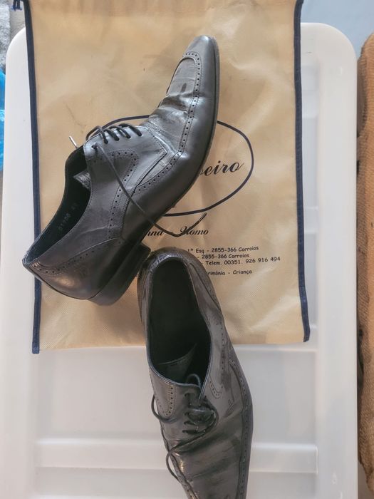 Sapatos bico em pele