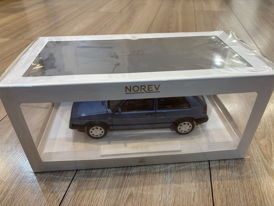 Model Volkswagen Golf II 10 Milionen 1:18 Norev (otto mcg revell)