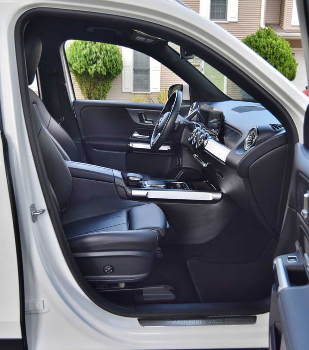 Mercedes-Benz EQB 300 4MATIC      2023