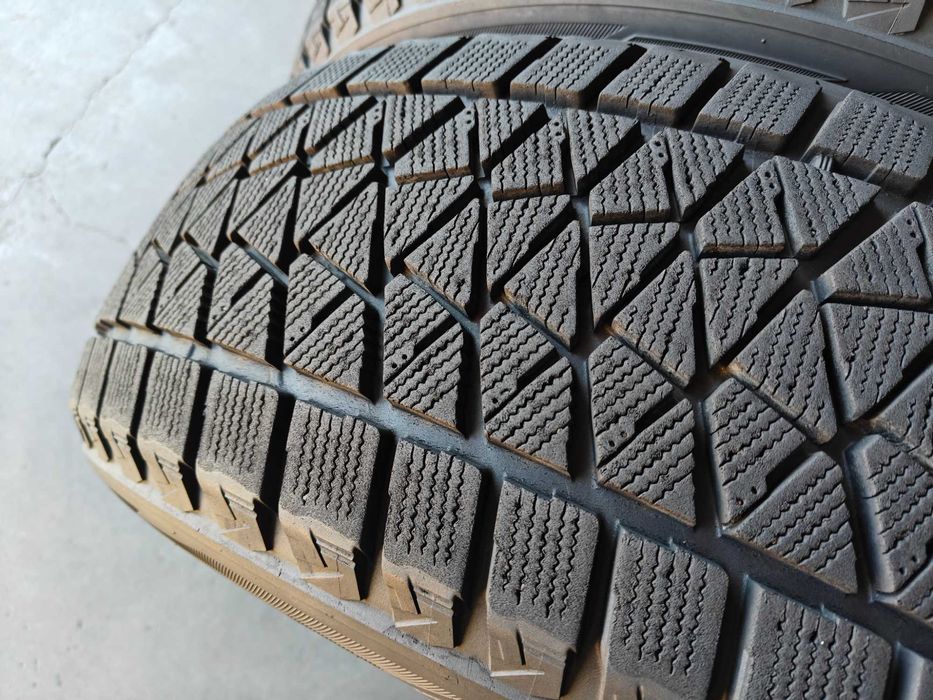 R19 235 55 шини зимові Bridgestone Blizzak DM-V2 арктична липучка Японія