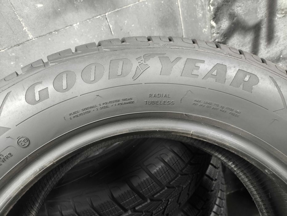 Шини бу 215/65 R17 Goodyear Ultra Grip Perfoemance Cen-1 Комплект Зима