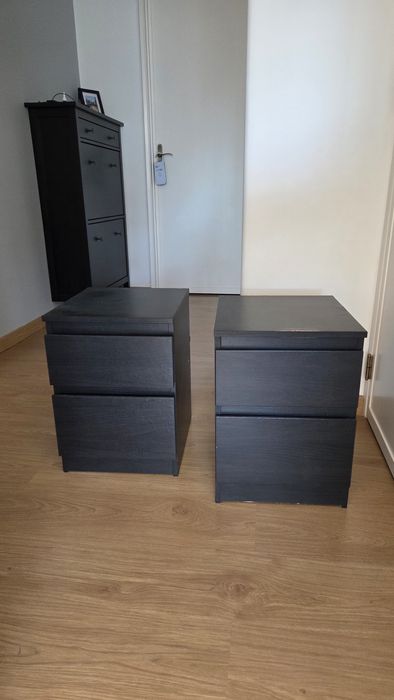 Par de Mesas de Cabeceira IKEA (Preto / Castanho-Escuro) – 2 Gavetas