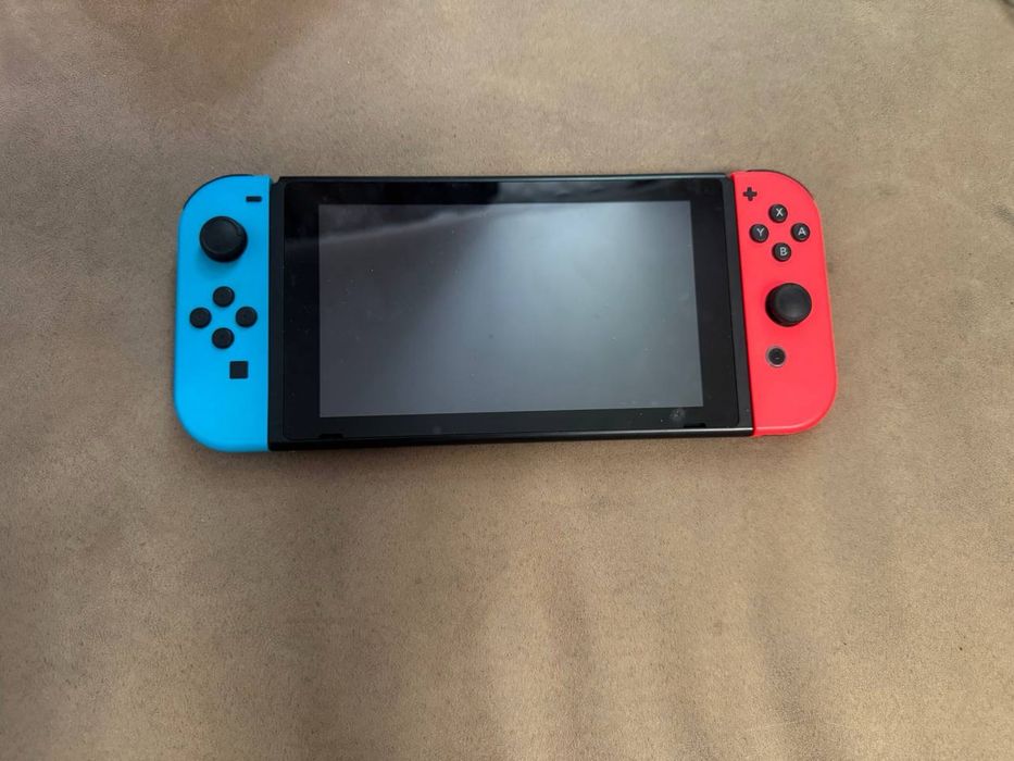 Nintendo Switch Neon Blue—Red