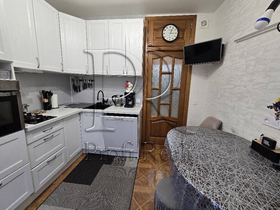 Продаж 2 кімн. квартири на Теремках вулиця Луценка 5