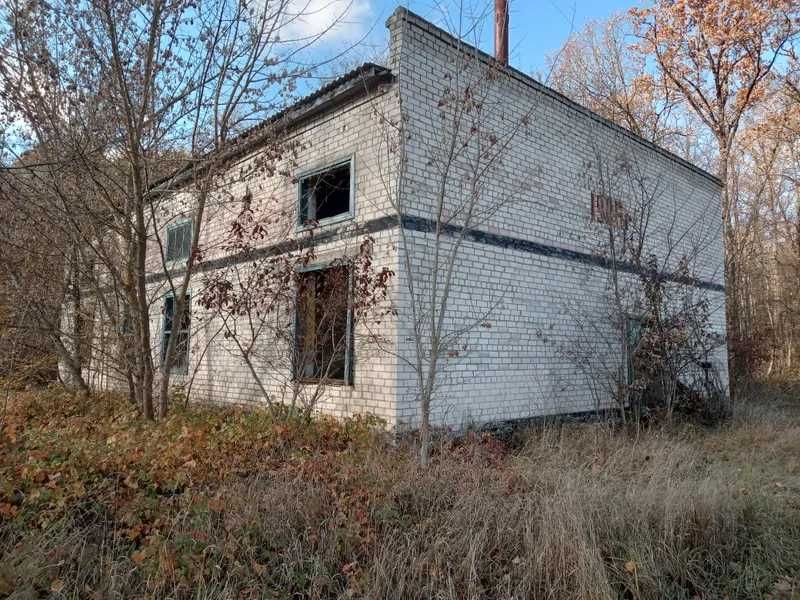 ПРОДАЖ - Група інвентарних об’єктів, площею 2106,9 кв.м. с. Кобижча