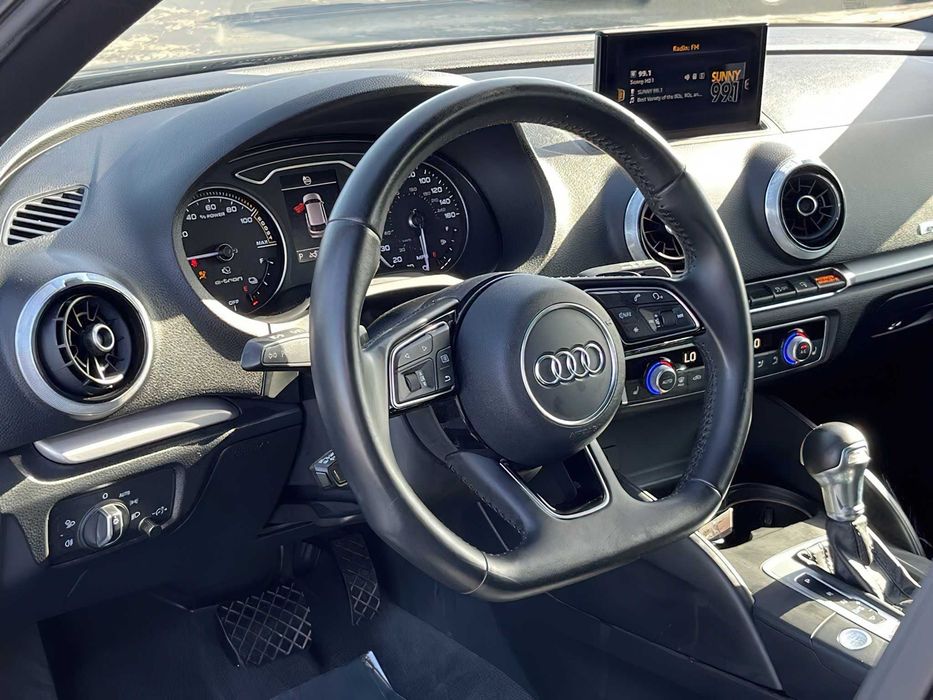Audi A3 e-tron      2016