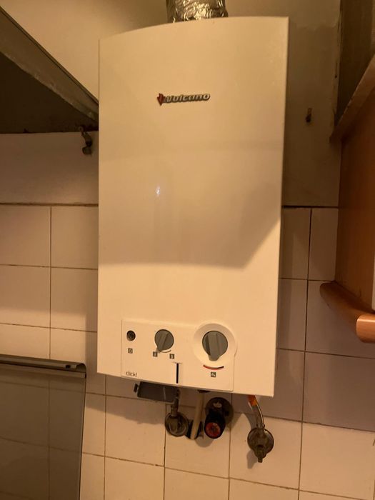 Máquina lavar roupa, frigorífico, esquentador.