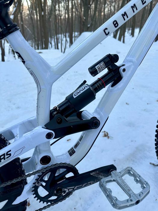 Custom Commencal Furious Pure white Rock Shox, Chromag