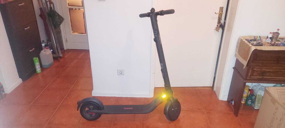 Trotinete Elétrica Ninebot KickScooter E22E by Segway