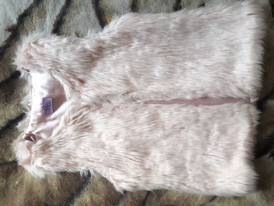 Меховая жилетка на девочку