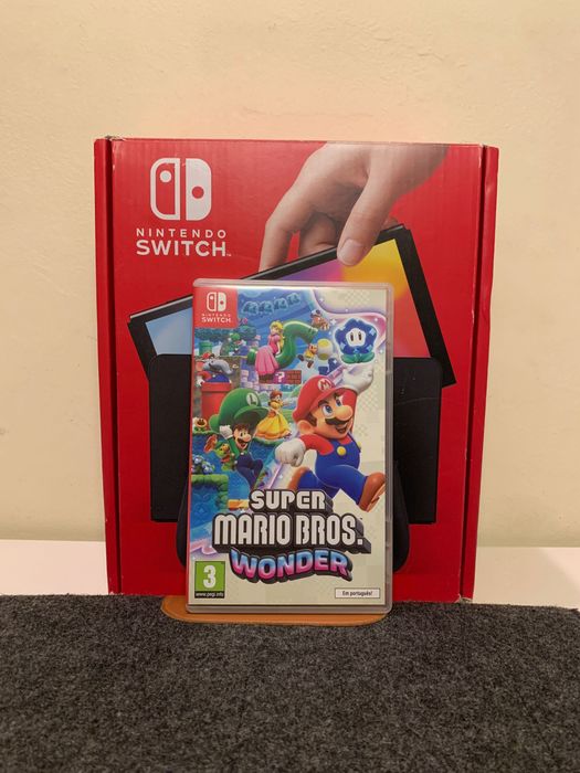 Nintendo Switch OLED + Comando Subsonic + Jogos + Estojo de Transporte (Como Nova)