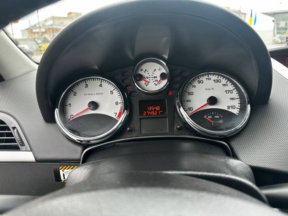 Продам авто Peugeot 207 с панорамой