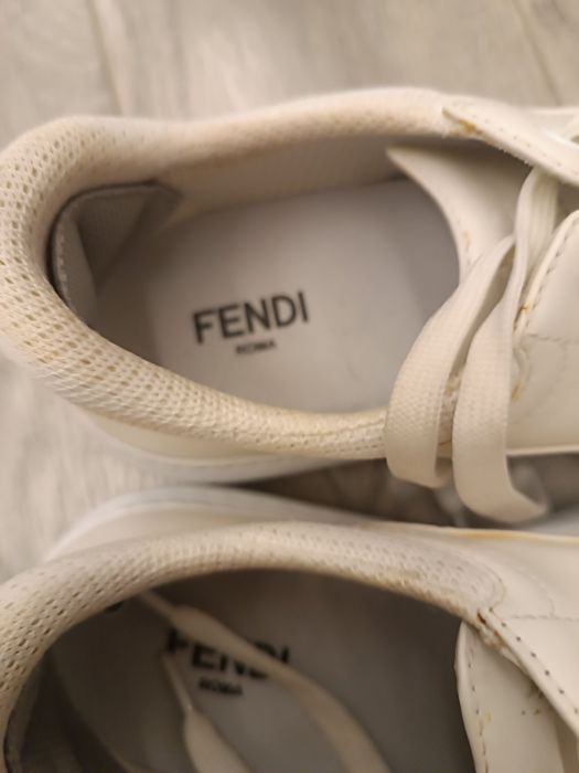Кросовки белые fendi