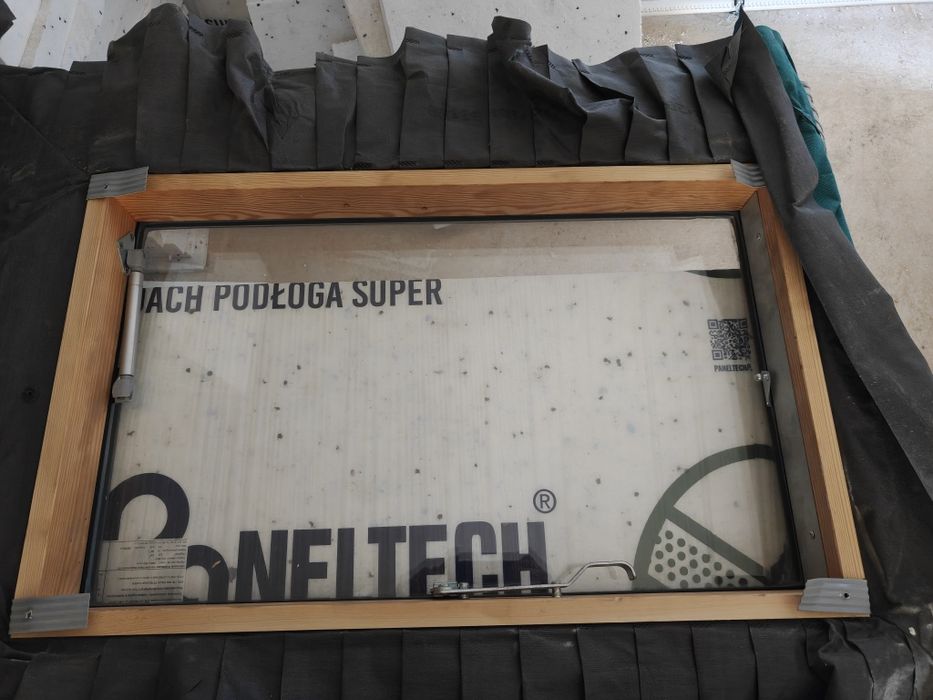 Wyłaz okno dachowe, stan bardzo dobry