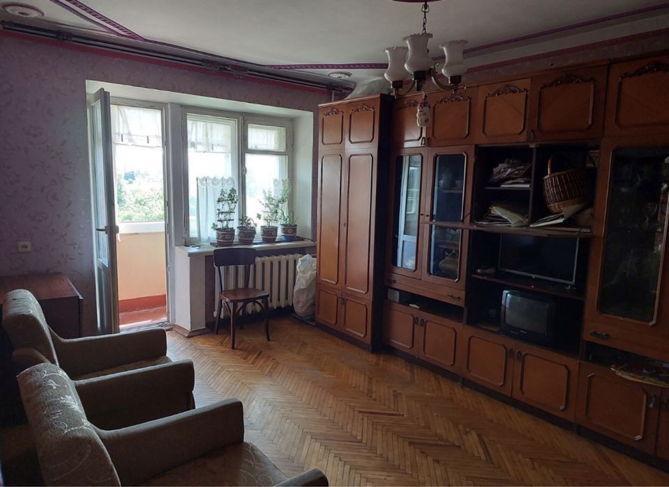 *Продаж 2-х кімнатної квартири в центрі міста.