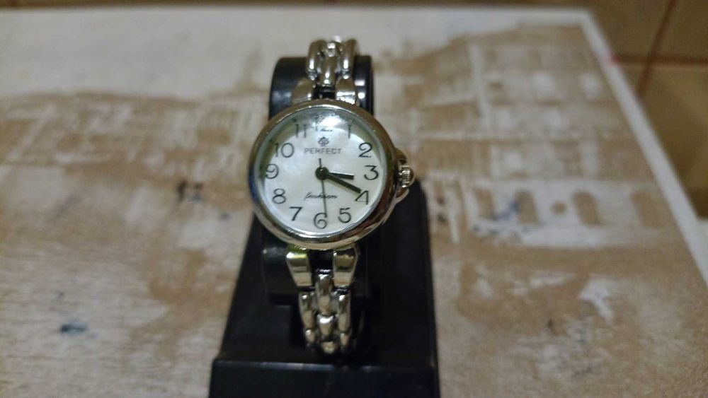 Zegarek damski Perfect srebrny