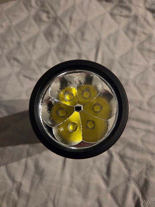 Latarka Sofirn Q8 Plus