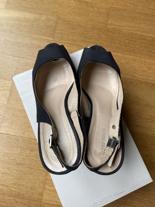 Sandały Aurora Gino Rossi, granatowe, na koturnie rozm.39