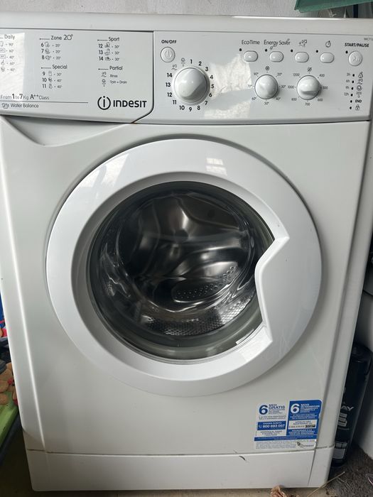 Máquina de Lavar Roupa Indesit