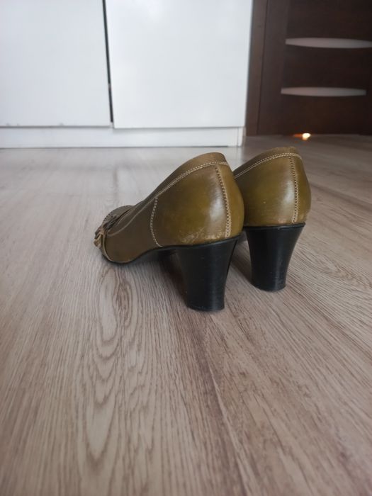 Czółenka buty skóra 38 Ebata