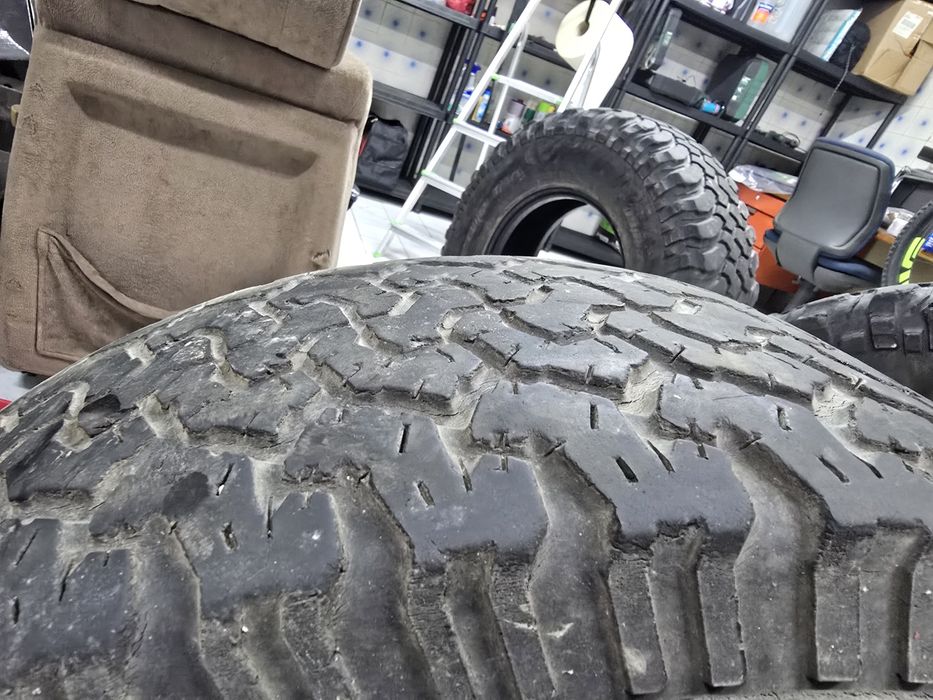 Pneus 265 / 75 / 16 ( 3 pneus)