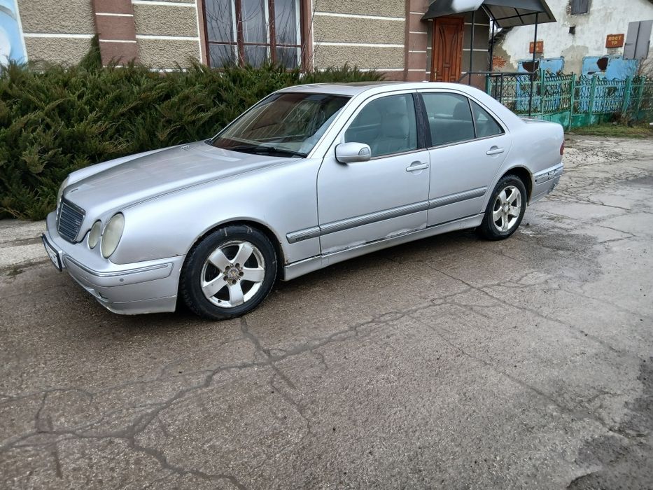 Машина находу матор 2.7 дизе
Автомат 
Документи порядок.
Дитальніше потелефону.