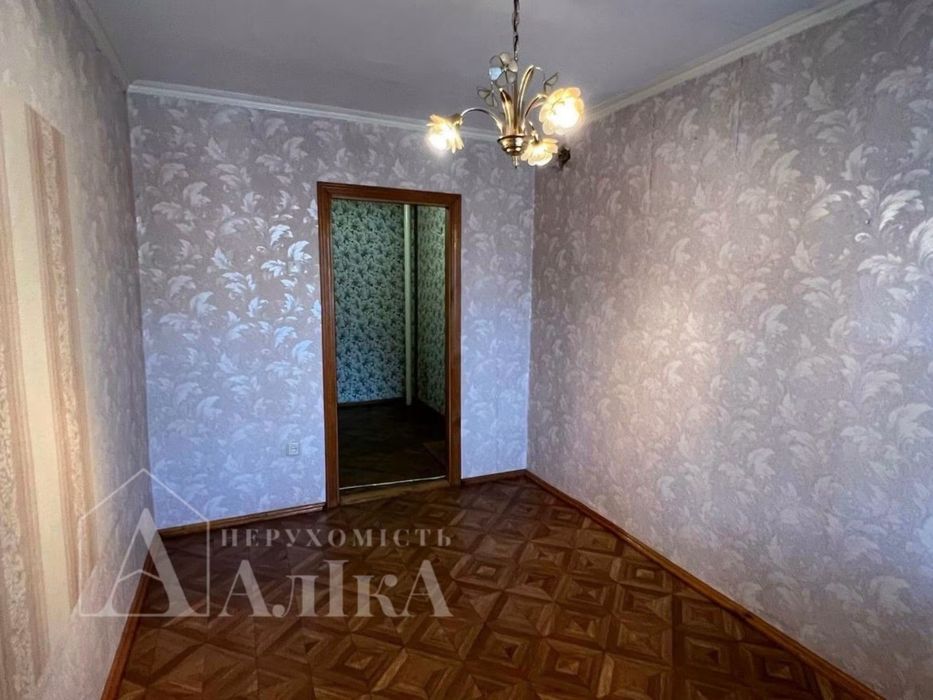 Продам 3-кімнатну квартиру з індивідуальним опаленням  в самому ЦЕНТРІ
