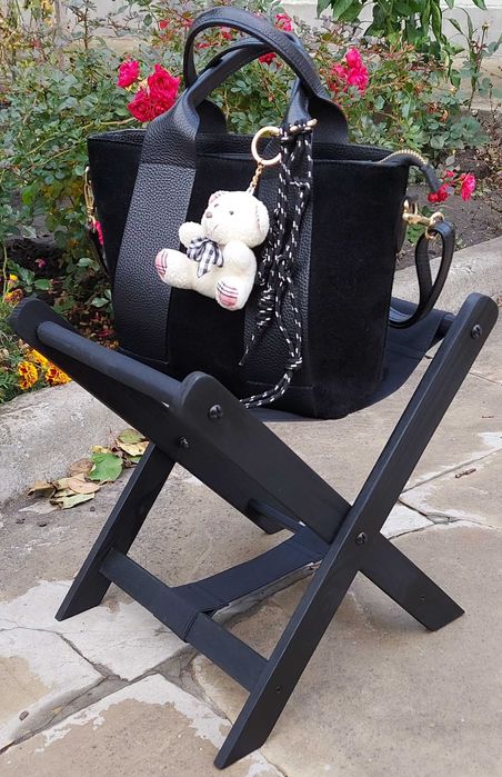 Підставка дерев'яна під сумки.