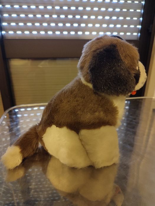 Cão de peluche antigo e novo