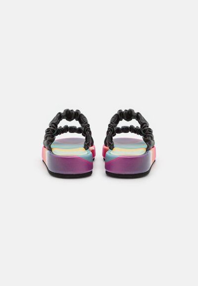 Klapki skórzane na platformie Paul Smith 38