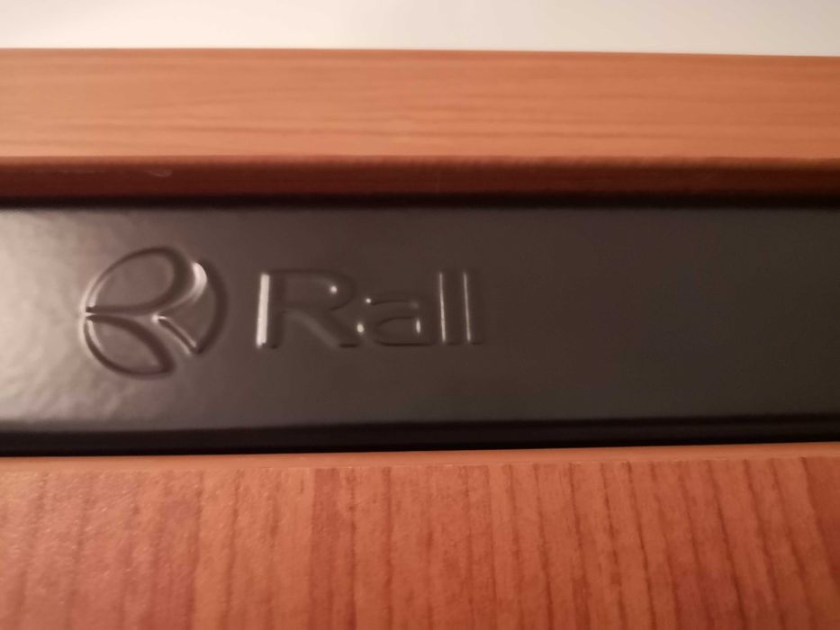 Venda Urgente: Estante Marca Rall com parte fechada e prateleiras aber