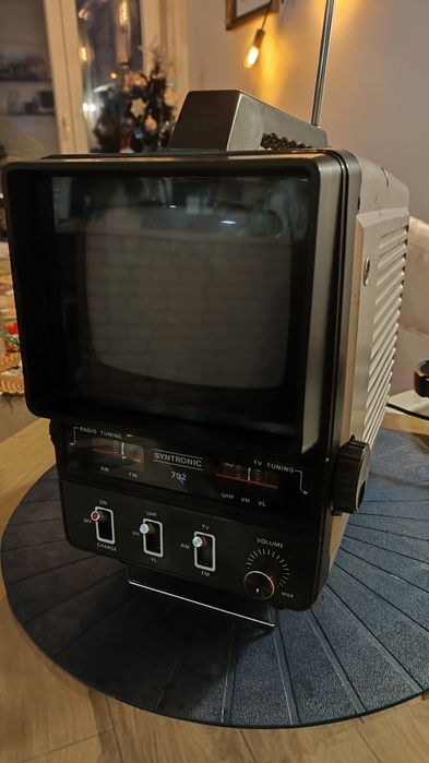 Vendo televisão portátil Orion 7152