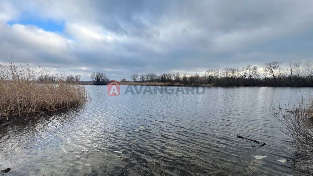 Продам современный дом возле леса и реки, в Обуховке