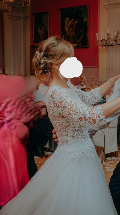 Zestaw: koronkowa suknia ślubna + halka + welon