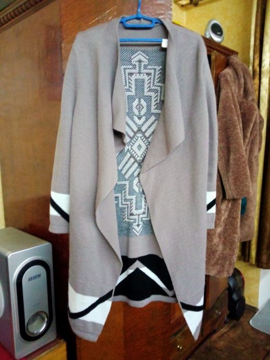 Жіночий кардіган