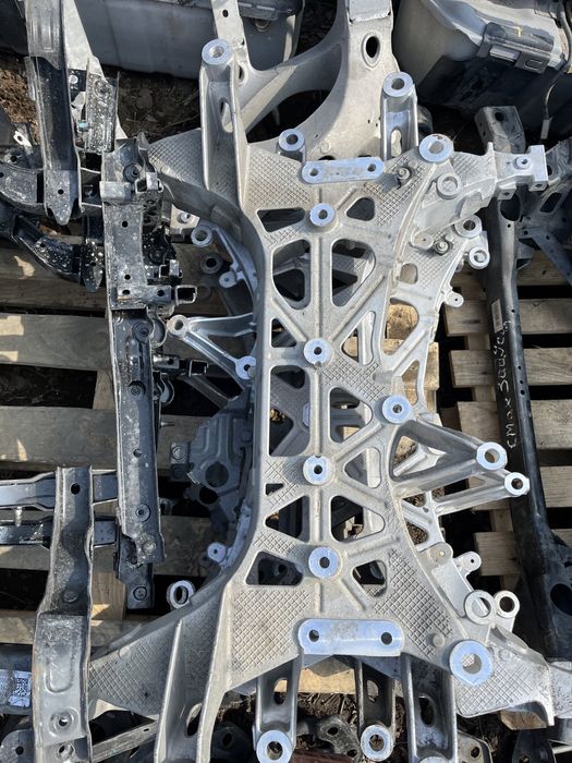 Chevrolet bolt подрамник балка передняя передній підрамник