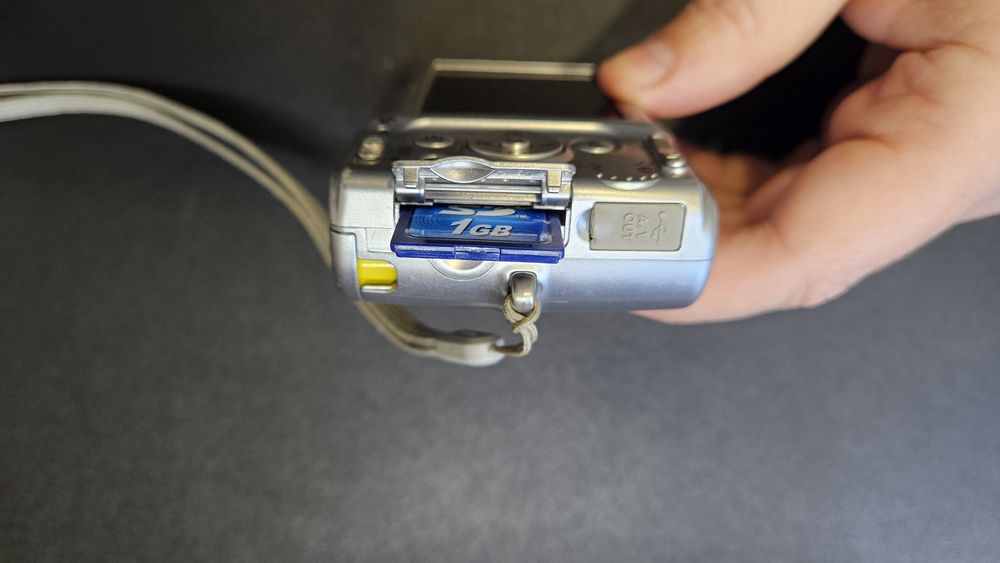 Nikon Coolpix L12