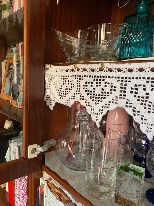 Estante com cristaleira de sala