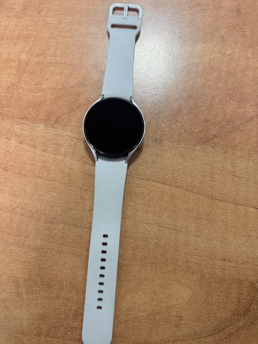 Смарт-годинник samsung galaxy watch 4 44mm у гарному стані