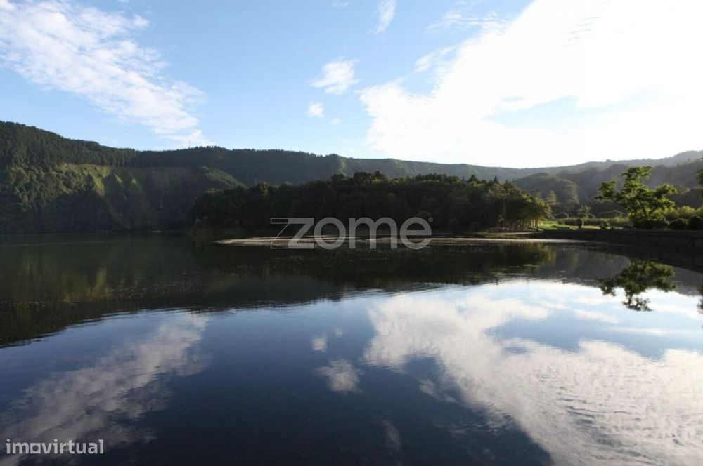 Propriedade Singular na Lagoa das Sete Cidades