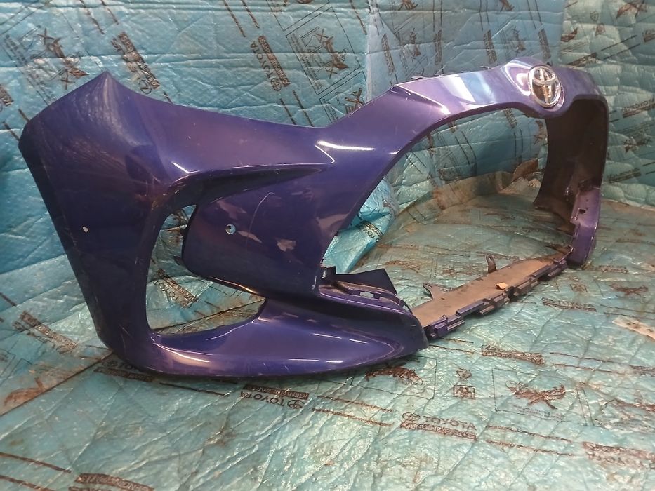 Zderzak przedni przod 8y8 TOYOTA YARIS IV 20- kolor 089