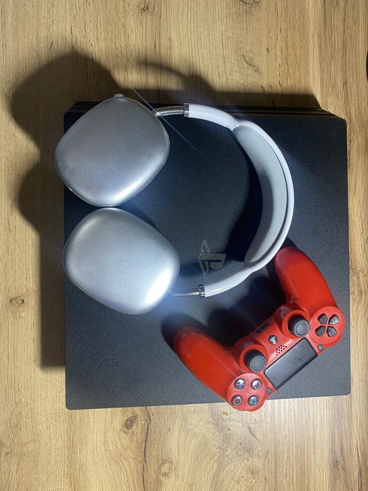 Sony PlayStation 4 + навушники