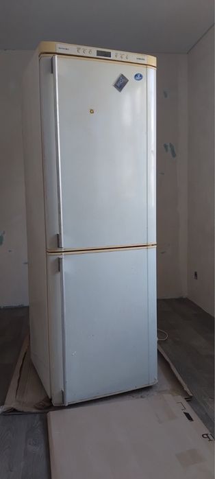 Холодильник Samsung